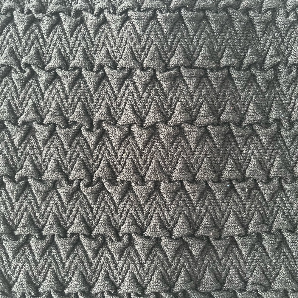 Textured Babaton Sculpt Knit Cropped Tank - Picture 2 of 11